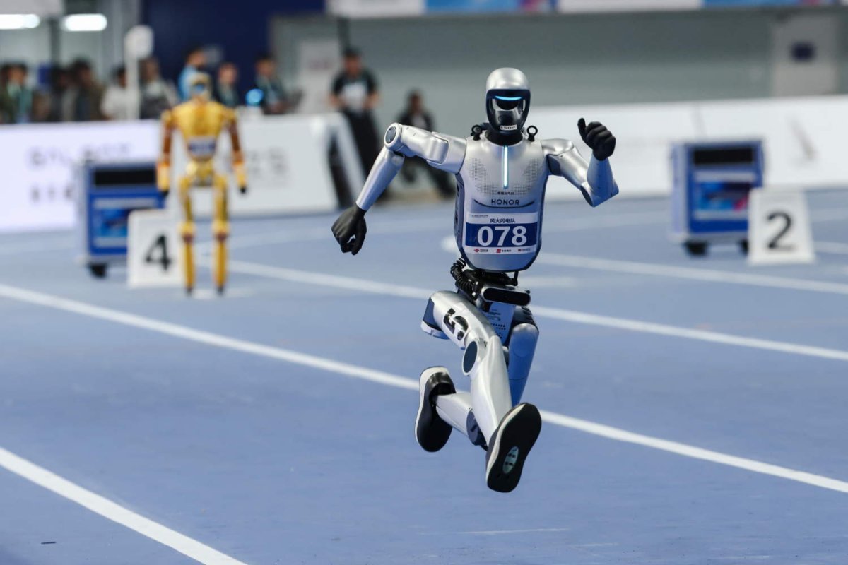 Pekin'de İnsansı Robotlar 100 Metrede Boy Ölçüştü: 2026 Dünya İnsansı Robot Oyunları