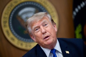 Trump, İran'a Can Simidi Olan Ülkeleri Ağır Yaptırımlarla Tehdit Etti