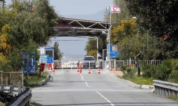 Ayios Dometios Geçiş Noktasında Kadının Gözaltına Alınması