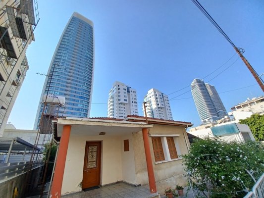Kıbrıs'ta Konut Krizi, Yavaş İmar İzinleri ile Büyüyor