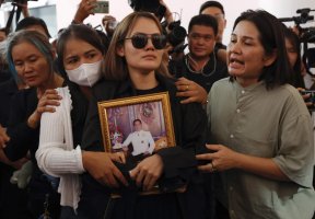 Tayland'da Hükümet Ofisinde Silah Sesi