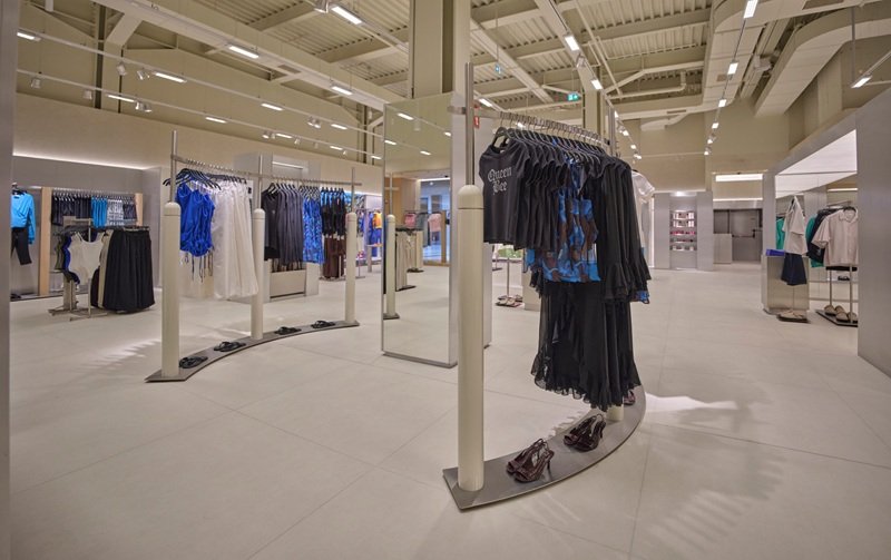 Pull&Bear, Kıbrıs'taki Mağazasını Yeni Görünümle Yeniden Açtı