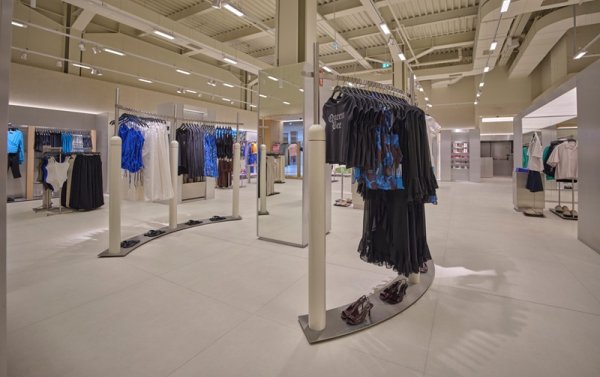 Pull&Bear, Kıbrıs'taki Mağazasını Yeni Görünümle Yeniden Açtı