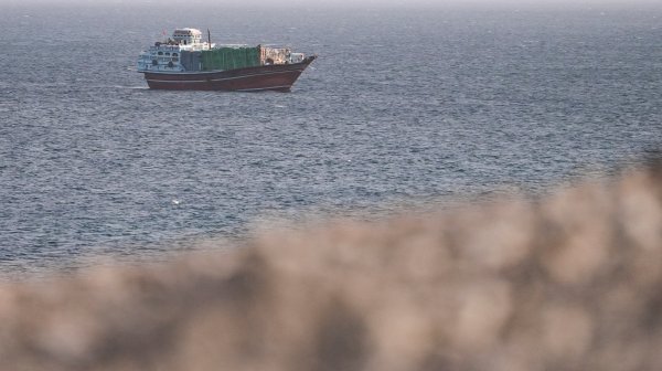 Hormuz Boğazı'ndan Geçişler Belirsizlik Nedeniyle Yavaşladı