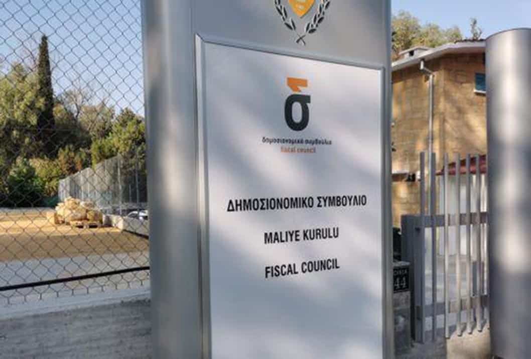 Enerji geçişindeki gecikmeler Kıbrıs kamu borcunu zorlayabilir, Charalambous uyardı