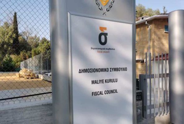 Enerji geçişindeki gecikmeler Kıbrıs kamu borcunu zorlayabilir, Charalambous uyardı