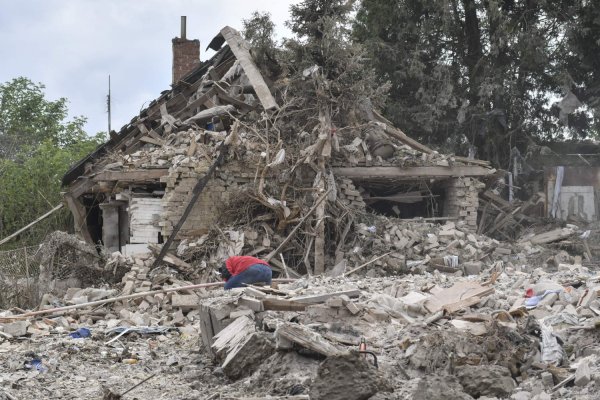 Rusya ve Ukrayna Ölümcül Saldırılar Ticaret Yaparken NATO Jeti Romanya Üzerinde İHA'yı Düştü