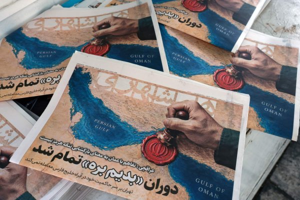 İran ve Umman, ABD ile devam eden çıkmazın gölgesinde Hürmüz'de geçici koridoru görüştü