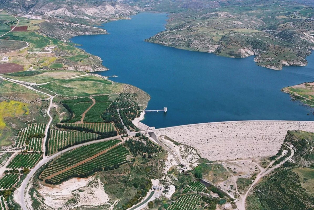 Kıbrıs'ta Daha Yağmurlu Bir Yıl Barajları Kurtardı, Ancak Ana Rezervler Hala Boşalabilir