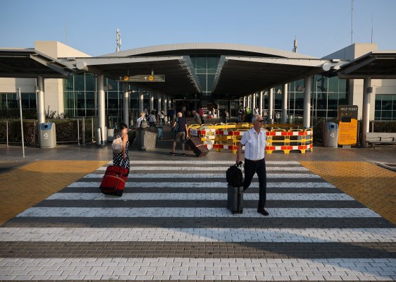Larnaka Havalimanı Geliş Terminali Yolu Cuma Günü Açılıyor