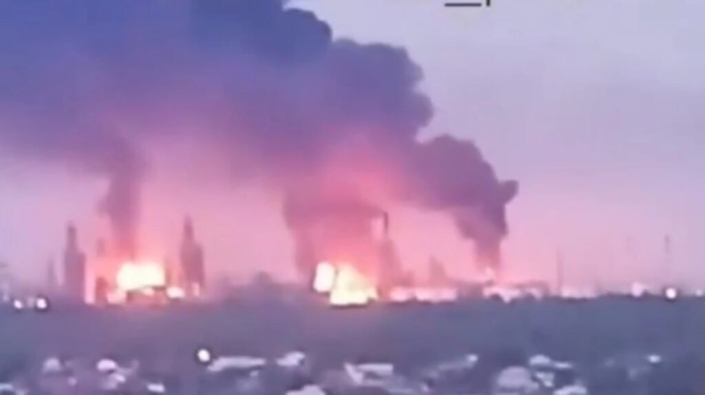 Rusya'da Ukrayna Saldırısı Sonucu Yangın Çıktı, 5 Kişi Yaralandı
