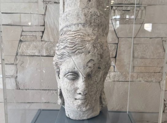 Paralimni-Dherynia'da Antik Lefkolla Afrodit Büstünün Bilimsel Kopyası Tanıtıldı
