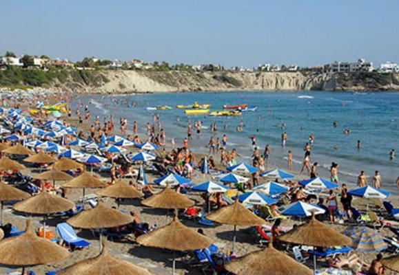 Akamas Belediyesi, Coral Bay'de Kıyı Erozyonunu Önlemek İçin Yapay Resif Kuruyor
