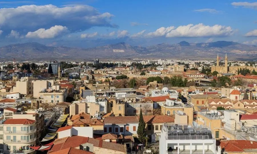Lefkoşa, Kıbrıs'taki Emlak Dolandırıcılığından Aranan Litvanyalı Emlakçının İadesini Bekliyor