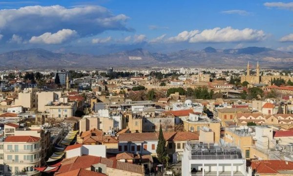 Lefkoşa, Kıbrıs'taki Emlak Dolandırıcılığından Aranan Litvanyalı Emlakçının İadesini Bekliyor