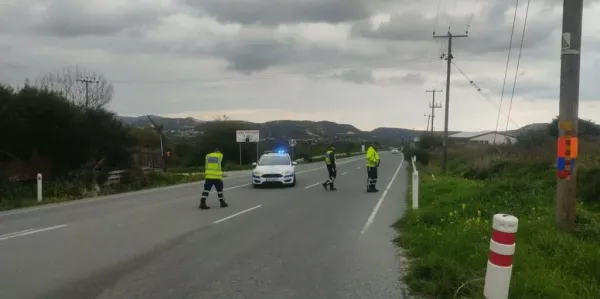 Latchi'de İki Araç Çarpışmasında Dört Kişi Yaralandı