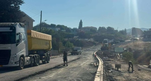 Paphos Belediyesi Üç Ayda En Kötü Yollarını Onardı