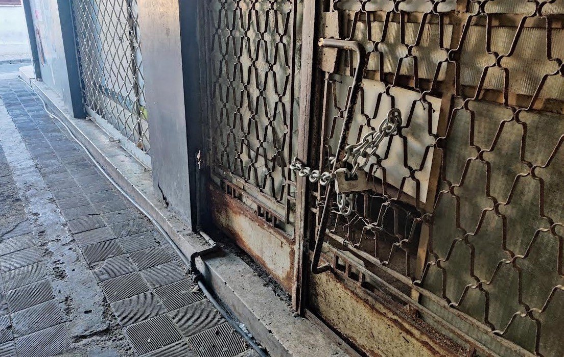 Sadece Kağıt Üzerinde Var Olmak İstedi