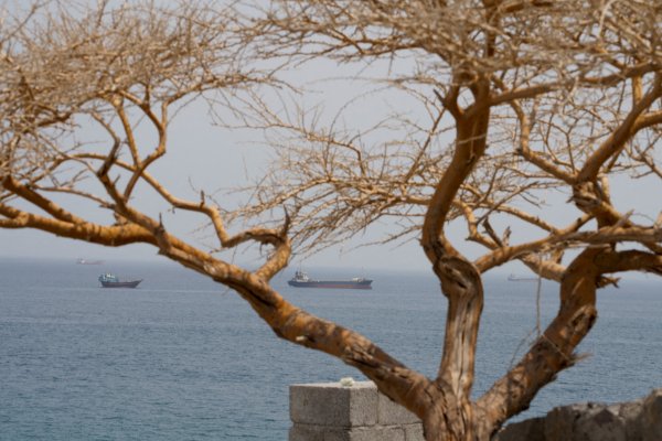 Irak'ın Petrol Tankerlerine Hormuz Boğazı'nda Geçiş İzni Verildi