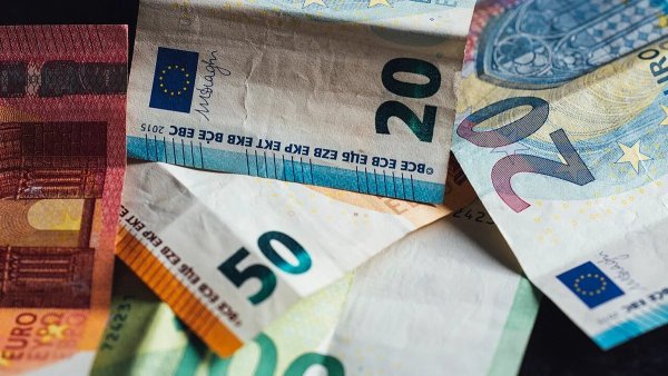 Satın alma gücüne göre uyarlandığında Kıbrıs, AB asgari ücret sıralamasında orta sıralarda yer aldı