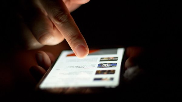 Neden Duygularımızı Uyuştururuz – ve Sağlıklı Yollarla Başa Çıkmak