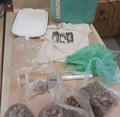 Larnaka'da tarla aramasından kaçan sürücü polis araçlarına çarptı: YKAN görevlisi yaralandı