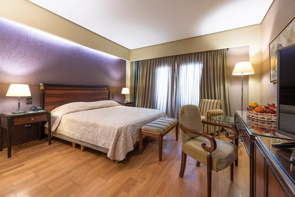 Paphos'ta Otel Temizleyicisi Mücevher Hırsızlığı Nedeniyle Tutuklandı