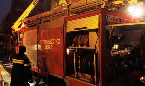 Evrihlu'da Bir Evin Önünde Çıkan Yangında Üç Araç Hasar Gördü