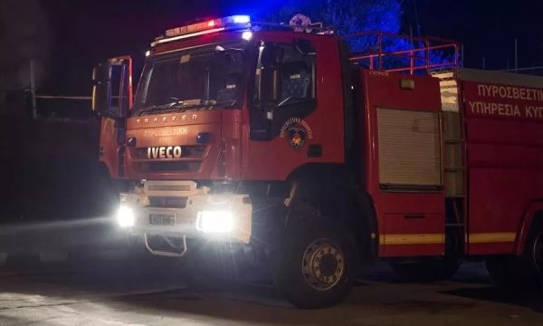 Deryneia'da berber dükkanında yangın