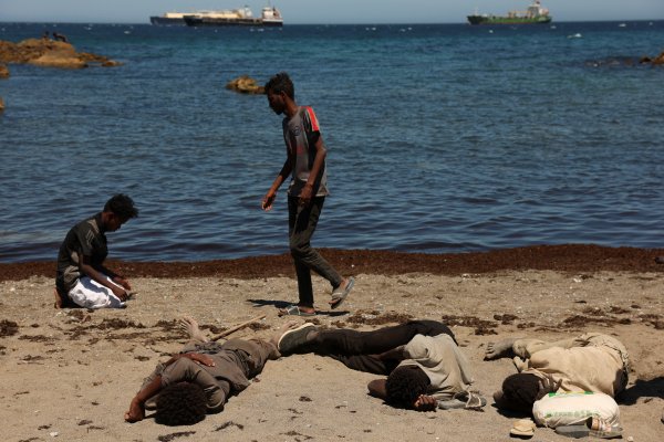 İspanya'nın Ceuta'sına On Binlerce Kişiyi Yüzmeye Teşvik Eden Viral Videolar