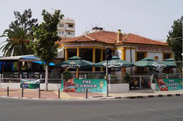 Lefkoşa'da Cumhurbaşkanlığı Sarayı Yakınındaki Eski Pub'da Yangın Çıktı