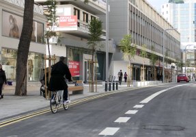 Makarios Caddesi'ni Arabalar mı Canlandırır?