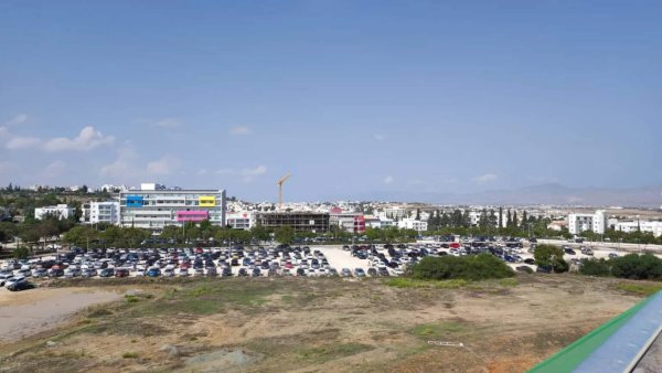 Kıbrıs Üniversitesi 890 Araçlık Otopark İnşa Ederek Yıllardır Süren Sorunu Çözüyor