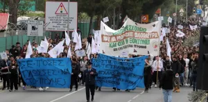 Kıbrıs'ta öğrenciler okul koşulları protestosu için çarşamba günü ders bırakma eylemi planlıyor