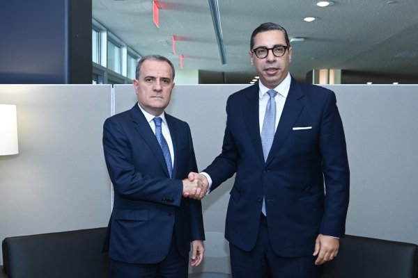 Kombos, Azerbaycan'ın Bayramov'uyla samimi görüşme yaptı