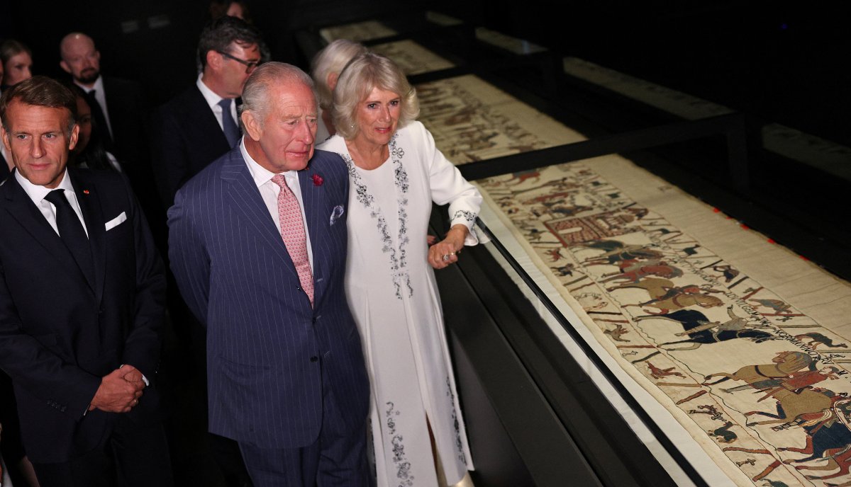 Kral Charles ve Macron, British Museum'daki Bayeux Halısını İnceledi
