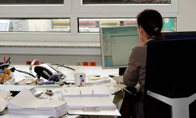 Saatlik ücretli devlet çalışanları cumhurbaşkanı görüşmesinin ardından perşembe günü planlanan grevi askıya aldı