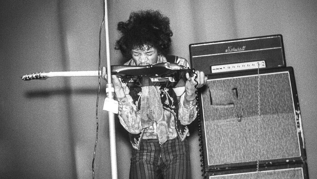 Bu günde: Jimi Hendrix, ABD'li rock şarkıcısı ve gitaristi, 1970'te uyuşturucu nedeniyle öldü