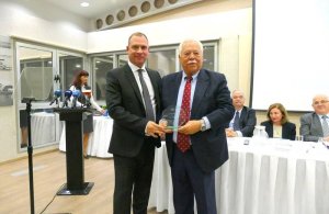 Limasol sanayisi uzun süreli oda yöneticisi Andreas Laos'u anıyor