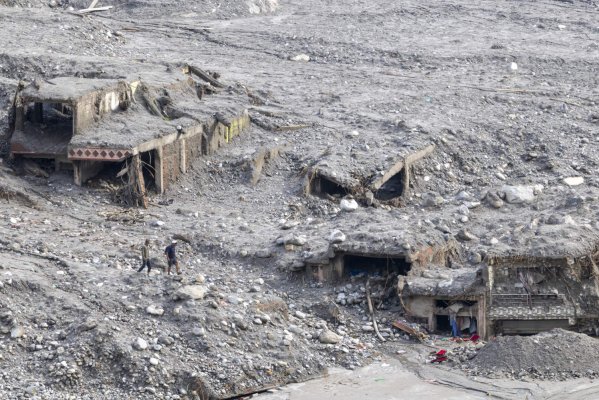 Hindistan ölümcül selin ardından Nepal'e elektrik ihracını onayladı