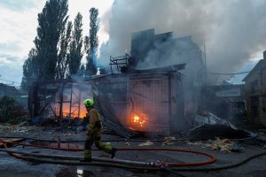 Rusya Kiev'de benzin istasyonu ve depo tesislerini vurdu
