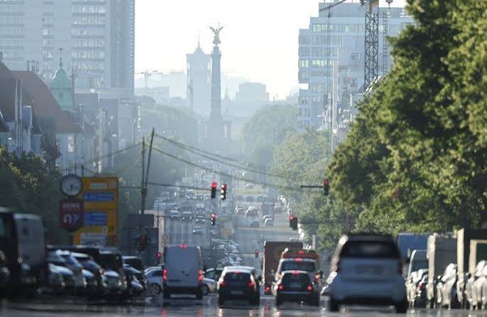Savaş kaynaklı enerji şokuna rağmen Avrupa ekonomisi beklenmedik şekilde dirençli, anketler gösteriyor