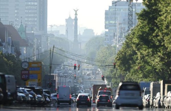 Savaş kaynaklı enerji şokuna rağmen Avrupa ekonomisi beklenmedik şekilde dirençli, anketler gösteriyor