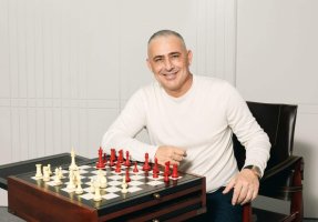 Politis yayıncısı Neofytou'yu seçim anlaşması iddiaları nedeniyle küçüklük yapmakla suçladı