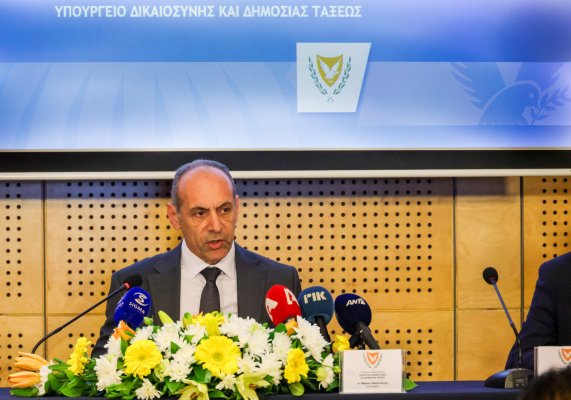 Hartsiotis'e verilen polis eskortu görevlendirmeden günler sonra geri alınabilir
