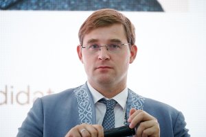 Timur Turlov FIDE başkanı seçildi, dünya satranç tarihinin ilk Kazak lideri oldu
