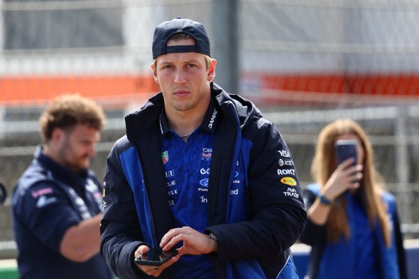 Hadjar Monza'da Pistlere Çıkamayacak, Lawson ve Tsunoda Direksiyona Geçiyor