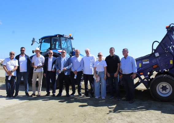 Larnaka'da Finikoudes plajı Dünya Turizm Günü öncesinde temizlendi