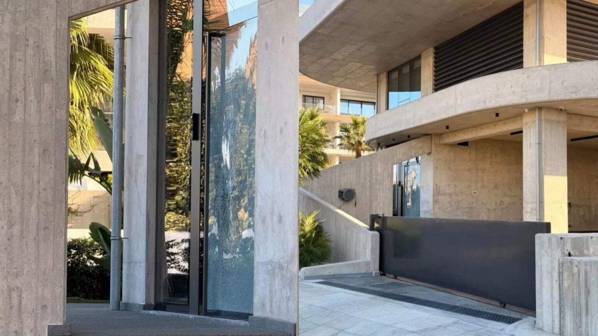 Limasol'da Ukraynalı iş insanına bağlı binaya ateş açıldı (fotoğraflar)