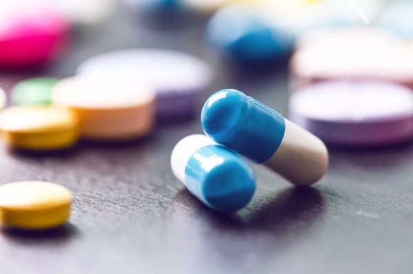 Kıbrıs düzenleyicisinden uyarı: Sağlık çalışanları onaylanmamış ürünleri sağlık vaatleriyle dağıtıyor